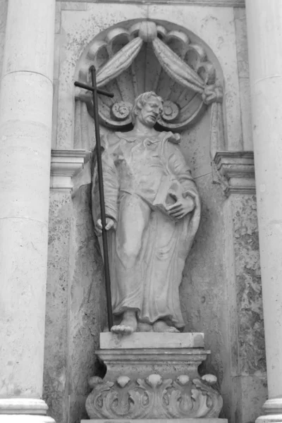 Статуя в Риге — стоковое фото