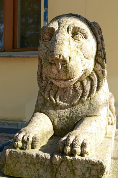 Lion sculpture