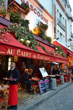 Paris 'teki sokak kafesi.