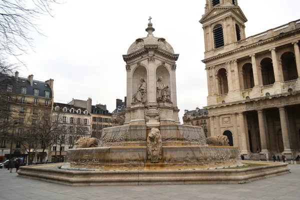 Fontein op saint sulpice — Stockfoto