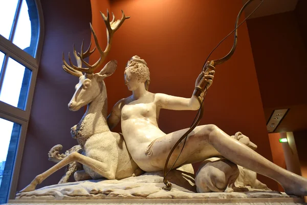 Antik romersk staty i Louvren — Stockfoto