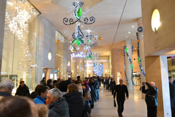 De wachtrij bij het louvre — Stockfoto