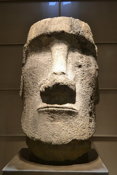 A estátua no Louvre. Arte africana — Fotografia de Stock