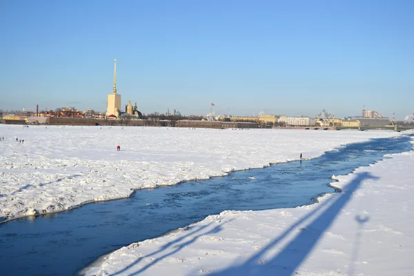 Invierno Río Neva en San Peterburgo — Foto de Stock