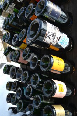 şarap şişeleri