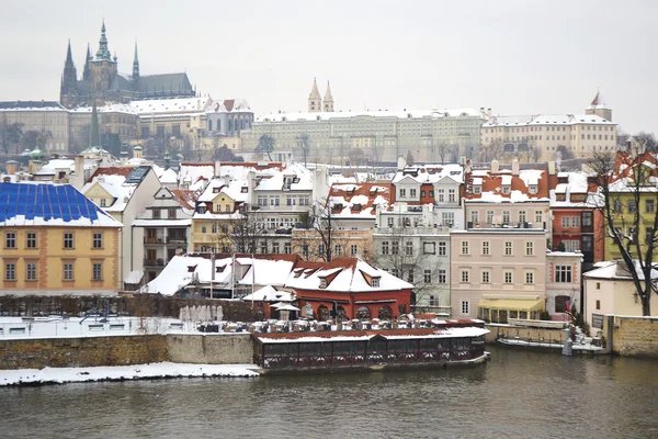 Kajen i centrala Prag — Stockfoto