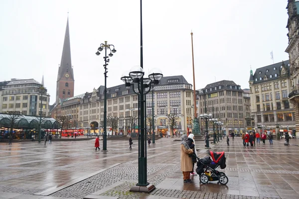 Straat in het centrum van hamburg — Stockfoto