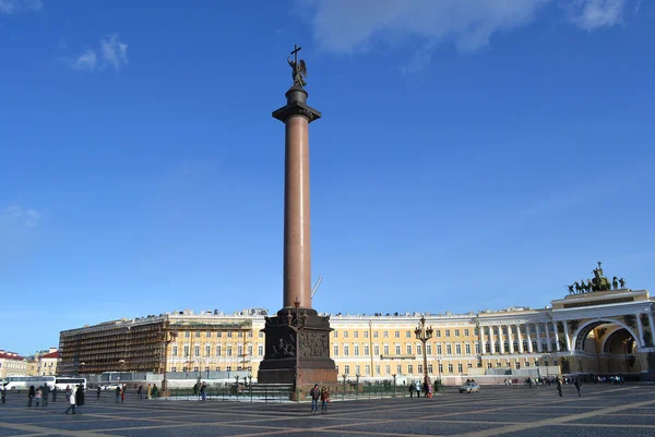 Coluna de Alexandre na praça do Palácio — Fotografia de Stock