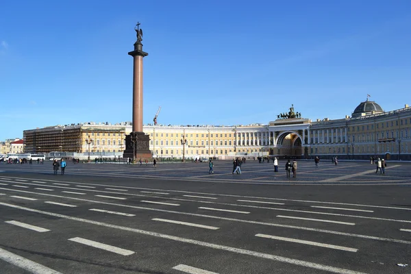 Coluna de Alexandre na praça do Palácio — Fotografia de Stock