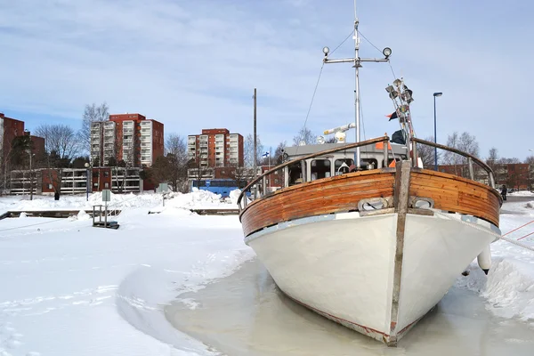 Yacht i kotka på vintern — Stockfoto