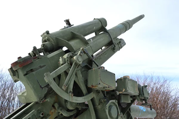 Vecchio cannone antiaereo della seconda guerra mondiale — Foto Stock