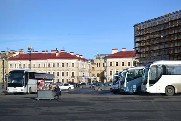 Piazza nel centro di San Pietroburgo — Foto Stock