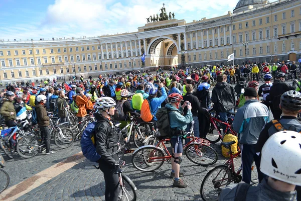 Wykończenie, jazda na rowerze na Placu Pałacowego Sankt Petersburga — Zdjęcie stockowe