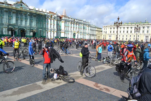 Terminar el ciclismo en la Plaza del Palacio de San Petersburgo —  Fotos de Stock