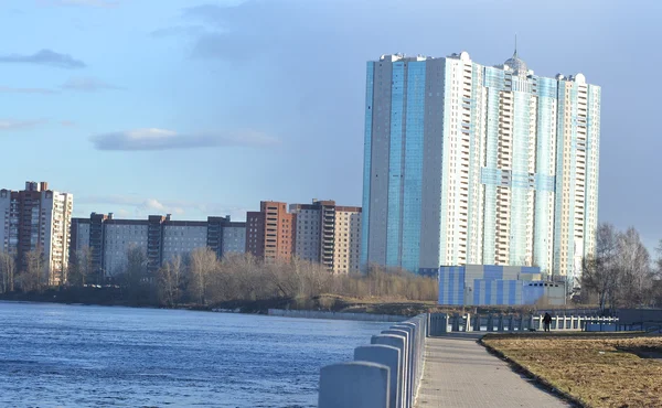 Břeh řeky Nevy na okraji Petrohradu — Stock fotografie