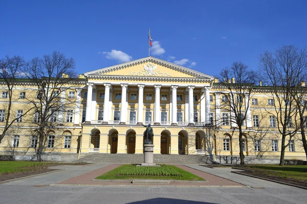 Smolny pałacu w Sankt Petersburgu — Zdjęcie stockowe