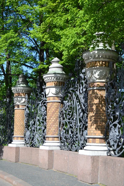 Decorative cast-iron fence — Stock Photo, Image