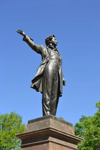 Estátua de alexander pushkin — Fotografia de Stock