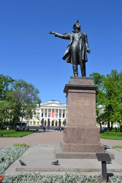 Standbeeld van Aleksandr Poesjkin — Stockfoto