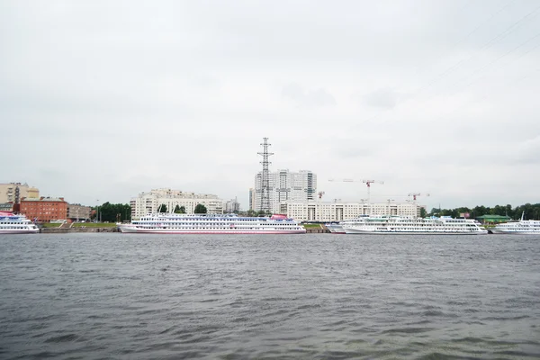 Terraplén del río Neva — Foto de Stock