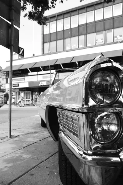 Retro car on the street — Stock Photo, Image