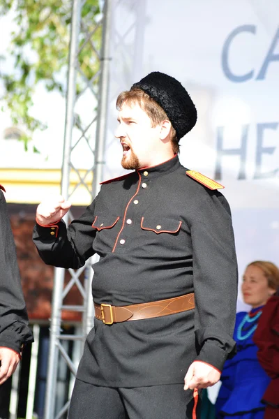 Portrait of a Cossack singing. — Stock Photo, Image