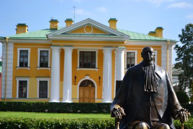 ilk ve Şef memur lanet peter Anıtı