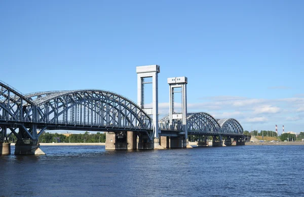 Finnlands Eisenbahnbrücke bei sonnigem Tag — Stockfoto