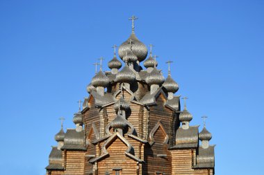 Mavi gökyüzü arka plan üzerinde ahşap Tapınağı