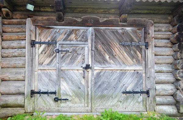 Stara drewniana brama — Zdjęcie stockowe