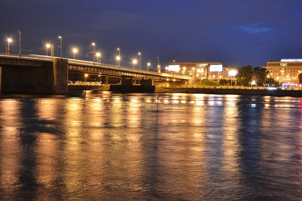 Volodarsky bro på natten — Stockfoto
