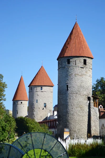 Towers of town wall in Tallinn — Stock Photo, Image