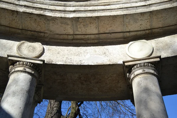 Apollo paviljong i parken i pavlovsk — Stockfoto