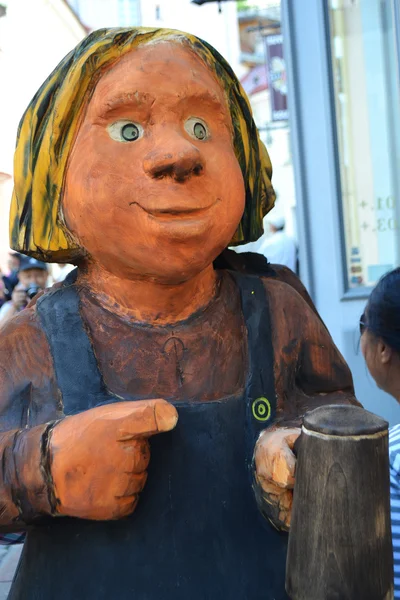 Statue de l'homme à l'entrée de la taverne — Photo