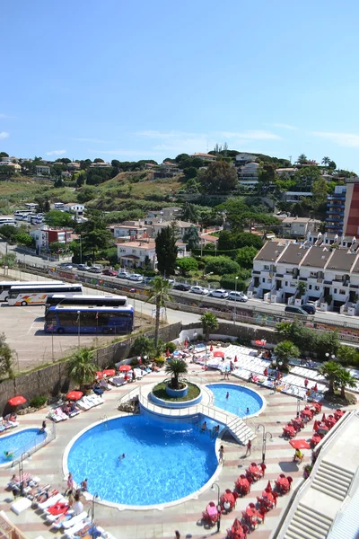 Widok miasta calella z okna hotelu — Zdjęcie stockowe