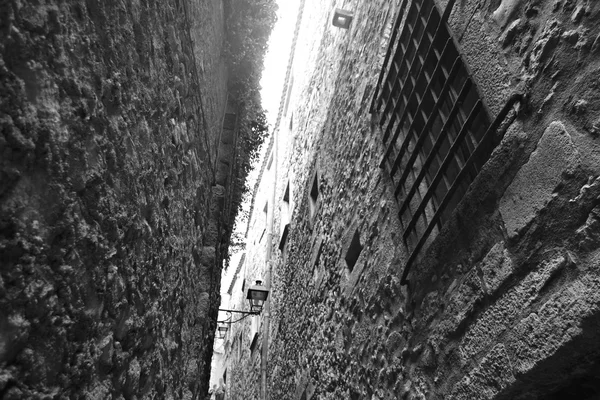 Calle en el barrio medieval de Girona —  Fotos de Stock