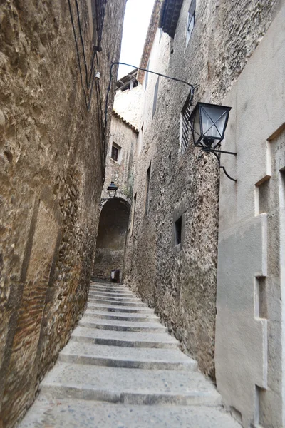 Calle en el barrio medieval de Girona — Foto de Stock