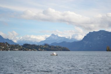 İsviçre Alpleri ve Dört kanton Gölü (vierwaldstattersee)