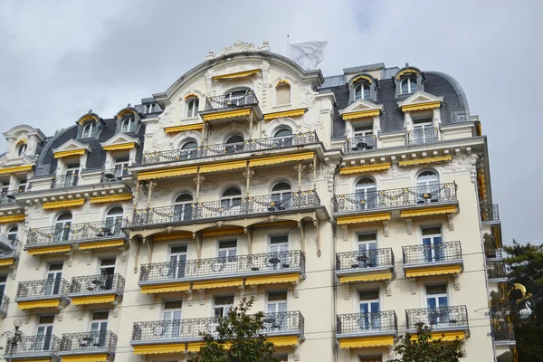 Jugendstilgebäude in Montreux. — Stockfoto