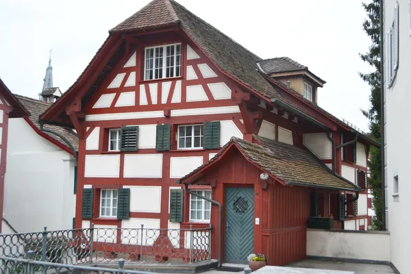 Het oude huis in Luzern — Stockfoto