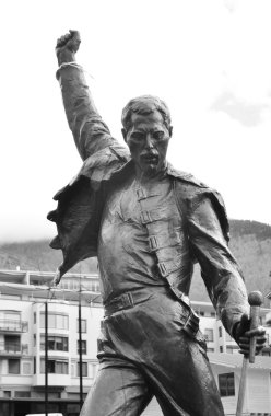 freddie mercury heykeli