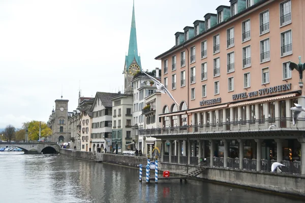 Embankment of Limmat River in Zurich — Stock Photo, Image