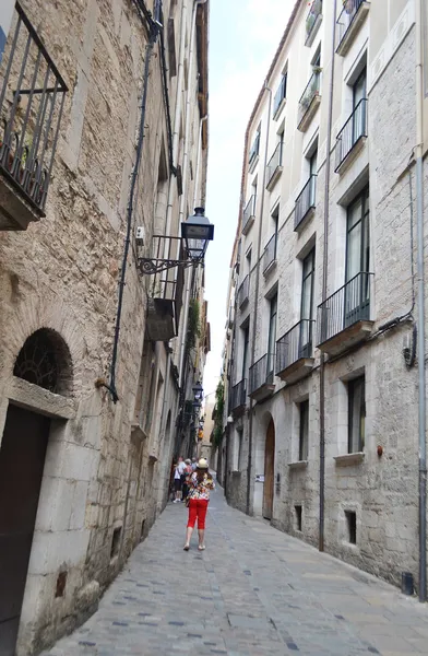 Calle en el barrio medieval de Girona —  Fotos de Stock