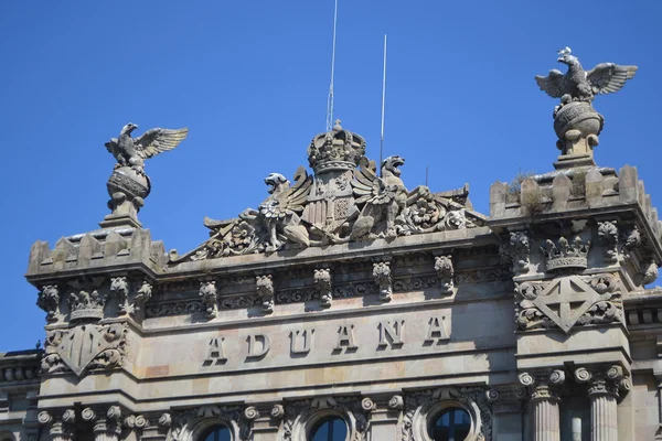 Pałac na wiadukcie w Barcelonie — Zdjęcie stockowe