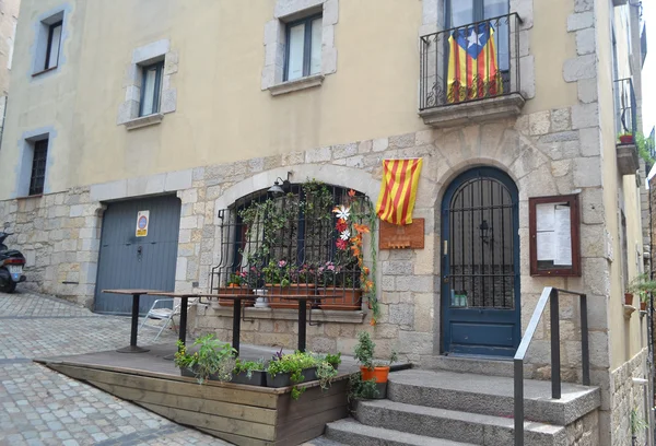 Casa no bairro medieval de Girona — Fotografia de Stock