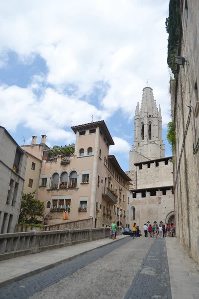 Street in the medieval quarter of Girona — Stock Photo, Image