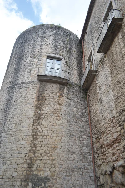 Huis in de middeleeuwse wijk van girona — Stockfoto