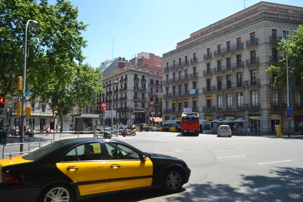 Straße im zentrum von barcelona — Stockfoto