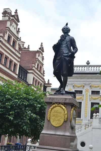 雕像的约翰 · 沃尔夫冈 · 歌德在莱比锡. — 图库照片