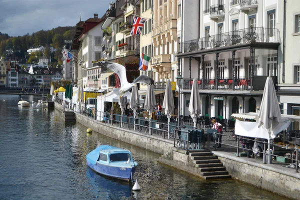 Nábřeží v Lucern, Švýcarsko. — Stock fotografie